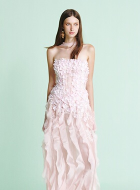 越南小众品牌ONONMM 2025年秋季新款甜妹气质樱花粉修身抹胸裙