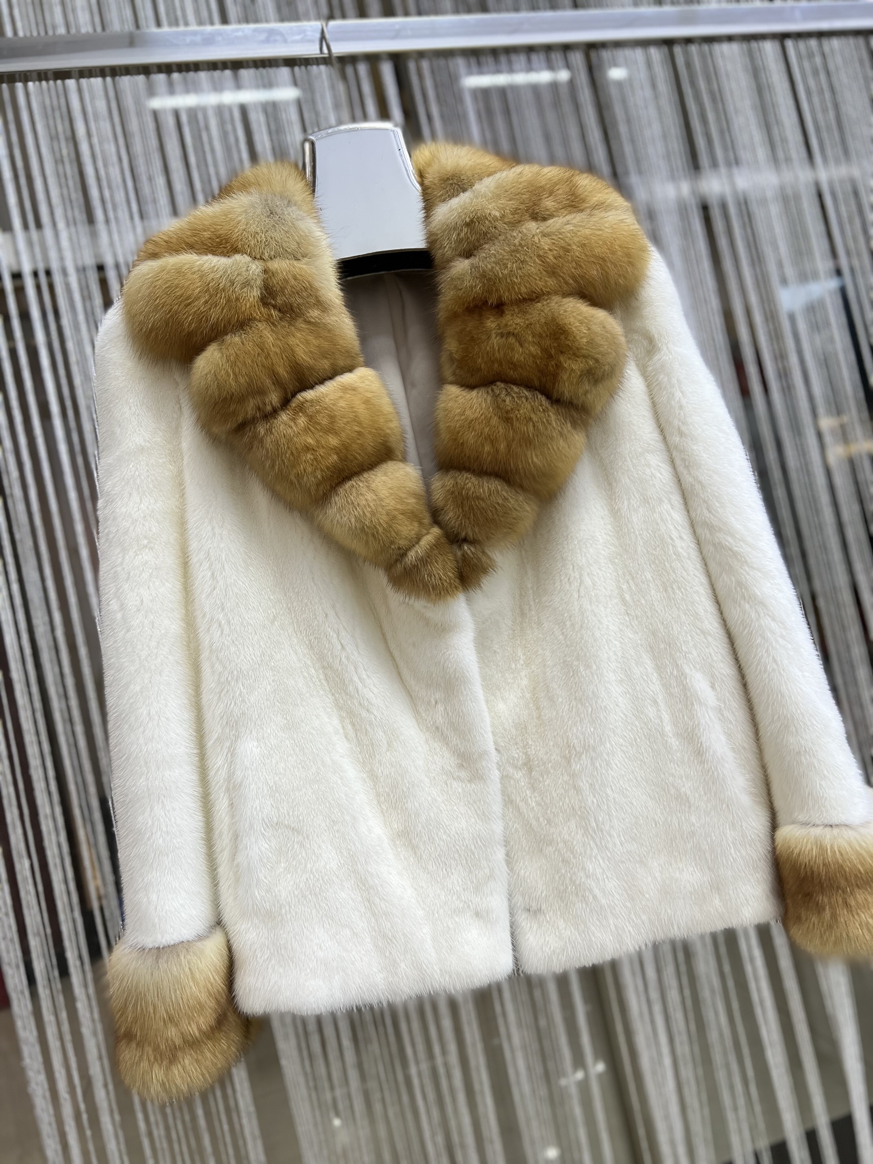 现6590进口水貂皮貂皮大衣女整貂新款紫貂领高端大牌短款皮草外套