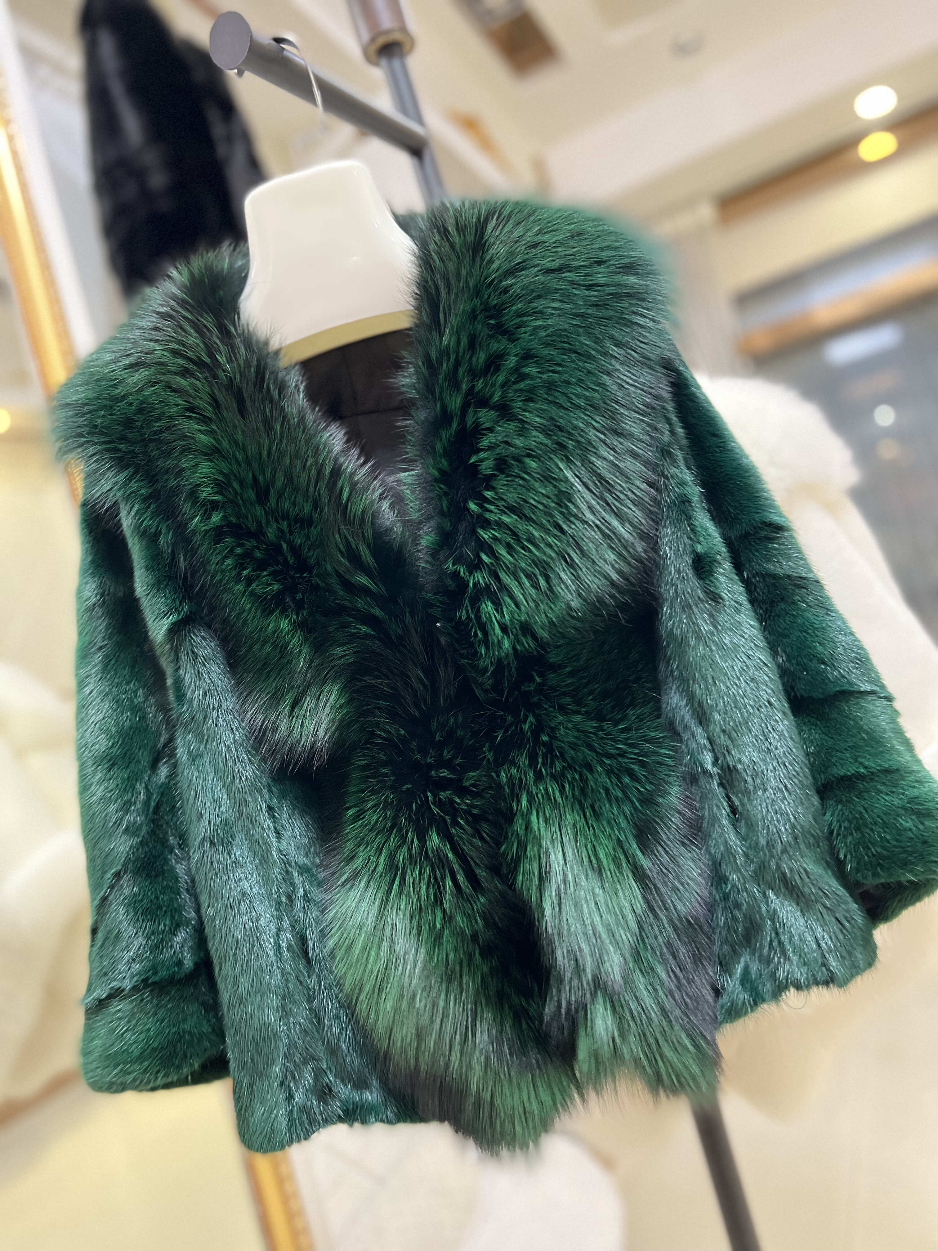 2025年新款冬季进口整貂毛皮草外套水貂皮大衣女款银狐狸毛领短款