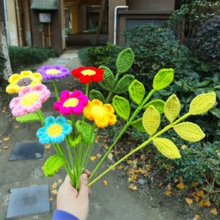 送你一朵小红花成品手工勾织四季 叶毛线花束搭花配叶女神节礼物