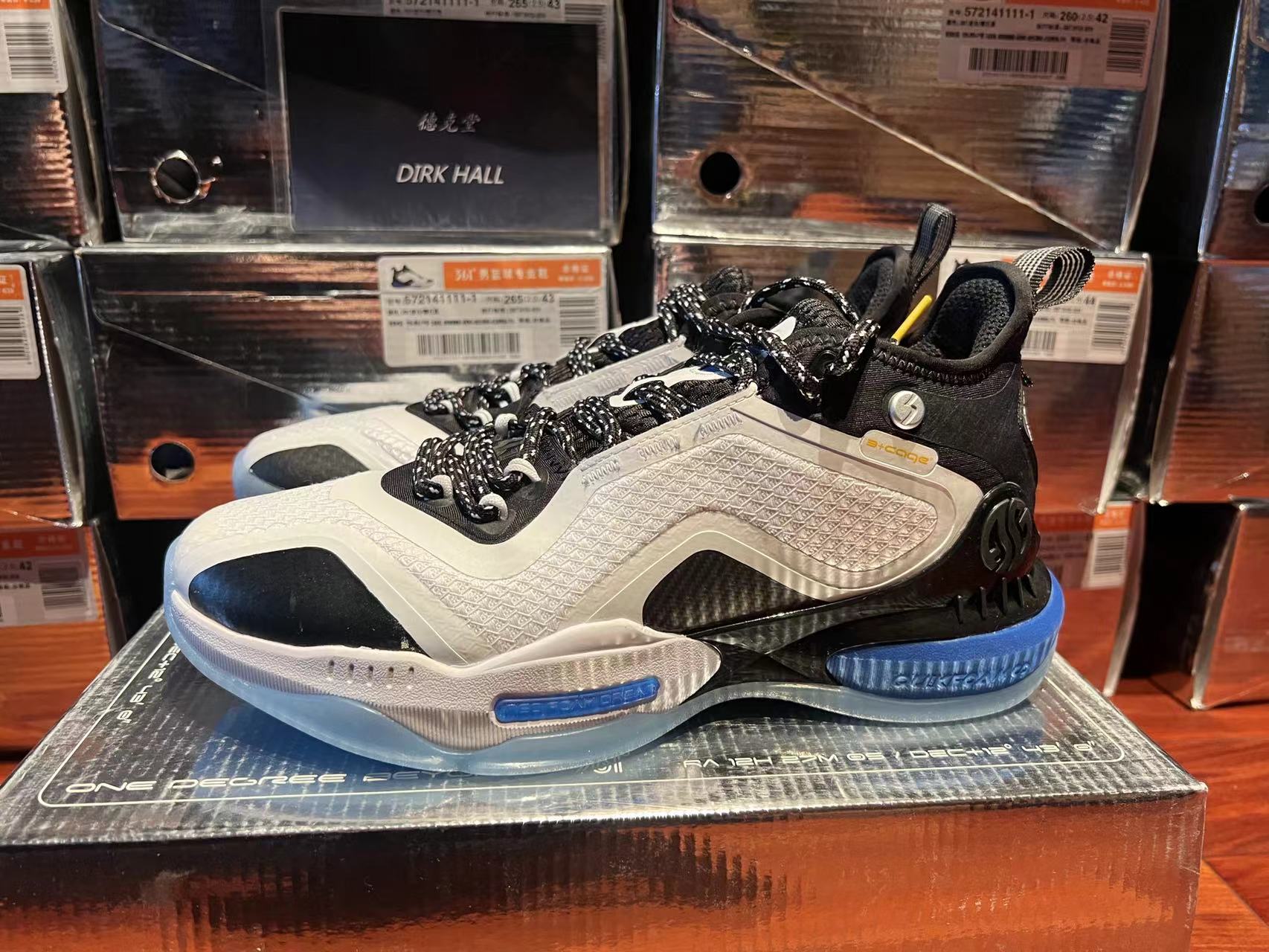 361男子减震中帮篮球鞋实战