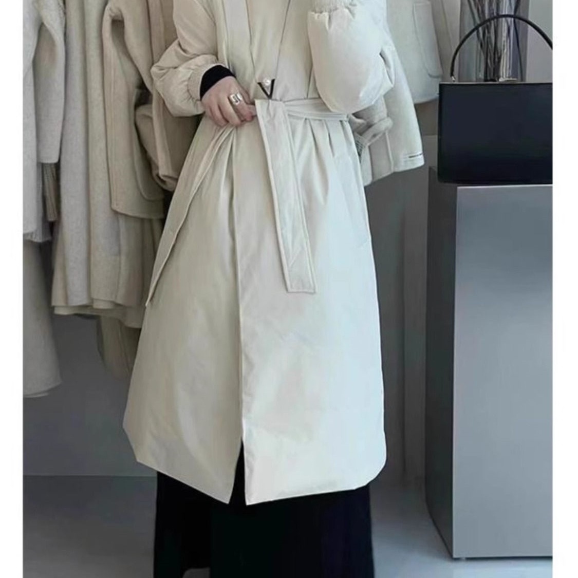韩系米白色气质收腰羽绒丝服女2025冬季设计感中长款白鸭绒丝外套