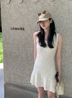 喂狗小面包高级感裙子女2026新款夏气质重工镂空吊带连衣裙两件套