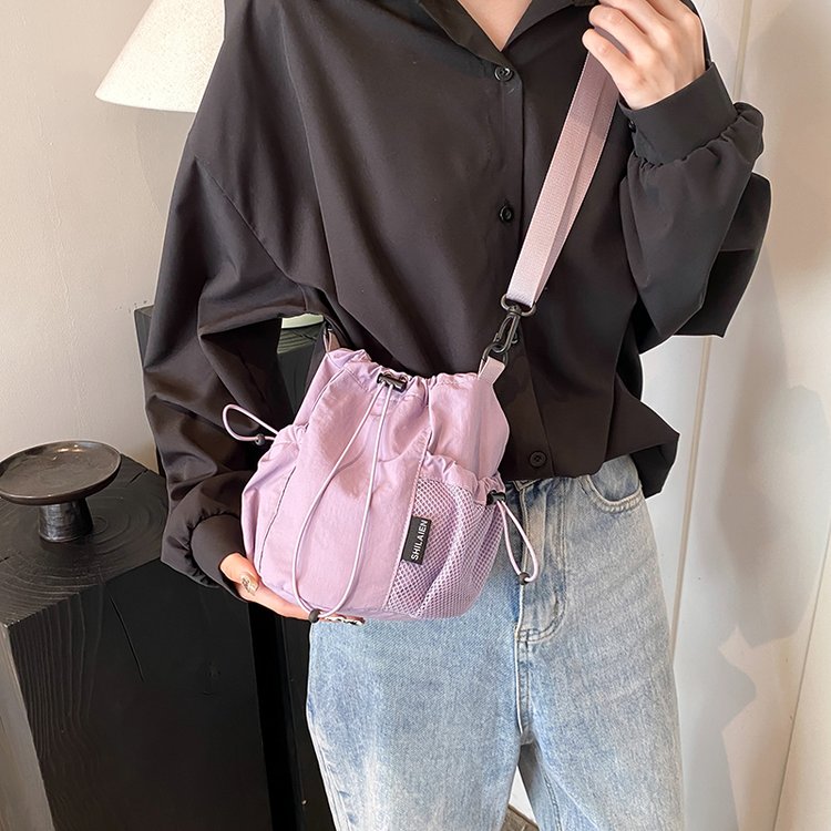 韩版休闲新款小众单肩包斜挎包小布包手机包女休闲百搭迷你小桶包
