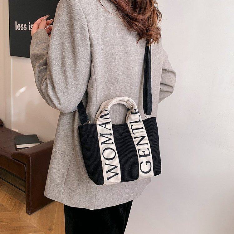 时尚百搭帆布小方包潮新款小众泰国字母印花手提包迷你单肩斜挎包,箱包皮具/热销女包/男包,小方包,淘宝优惠券,粉丝福利购,淘宝优惠卷