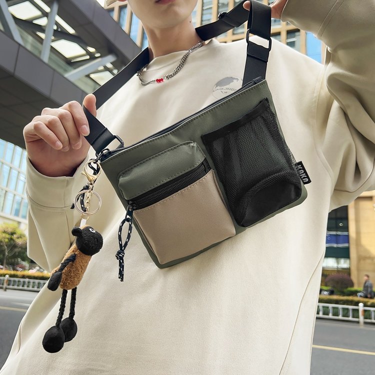 休闲胸包潮牌挂脖子包男女款运动单肩包个性手机斜挎包机车邮差包