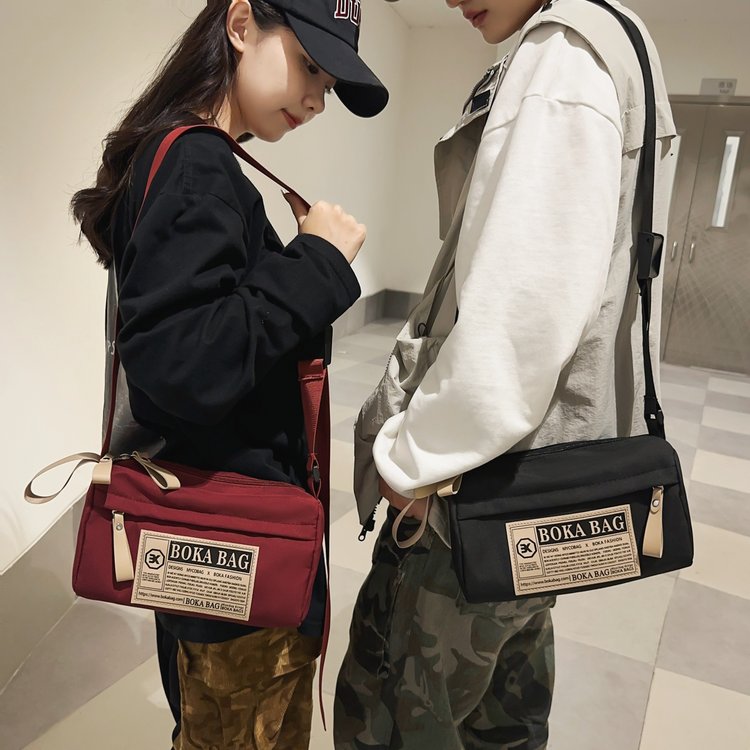 运动斜挎包女潮牌通勤背包2025新款宽肩带牛津布单肩包休闲小方包