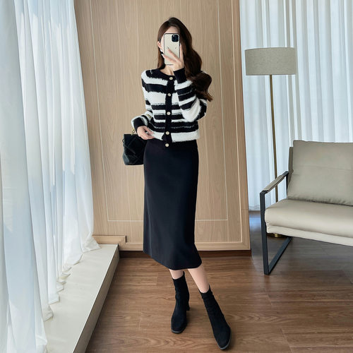 时尚休闲套装女撞色条纹上衣黑色半身裙女高腰遮胯针织两件套装裙