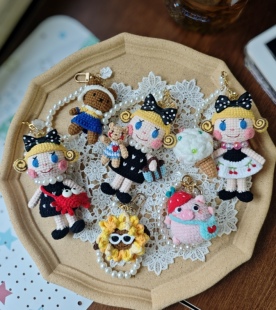 手工成品curly collection卷毛卷发女孩pipi珍珠链包包挂件吊饰