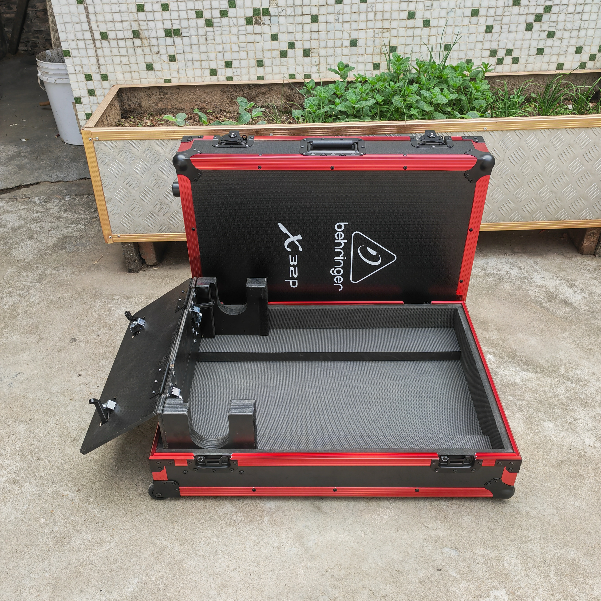 订做百灵达BEHRINGER X32P航空箱 16路数字调音台机箱 带狗屋散热