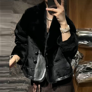 羊毛皮毛一体拼接鹅绒羽绒服外套女2025冬新款短款高级感翻领皮草