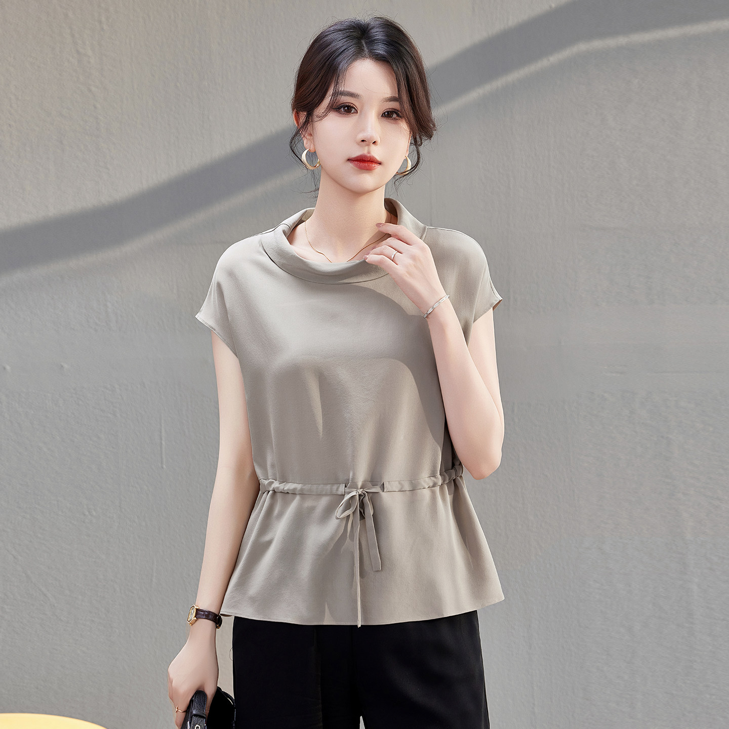 真丝桑蚕丝上衣女轻奢高级感2026夏新款纯色短袖衬衫收腰百搭衬衫图片