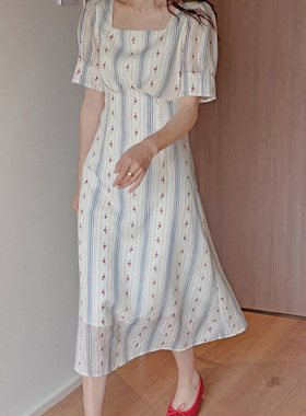 左方露 量身定做 小清新碎花连衣裙 方领复古收腰显瘦短袖初恋裙