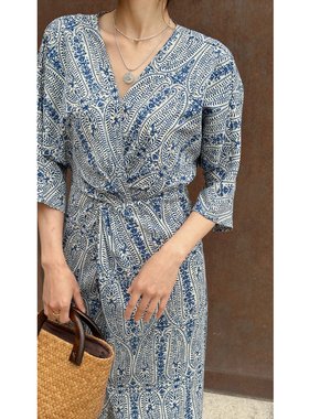 左方露春夏新品高腰复古佩斯利连衣裙小众设计感V领显瘦印花扭结