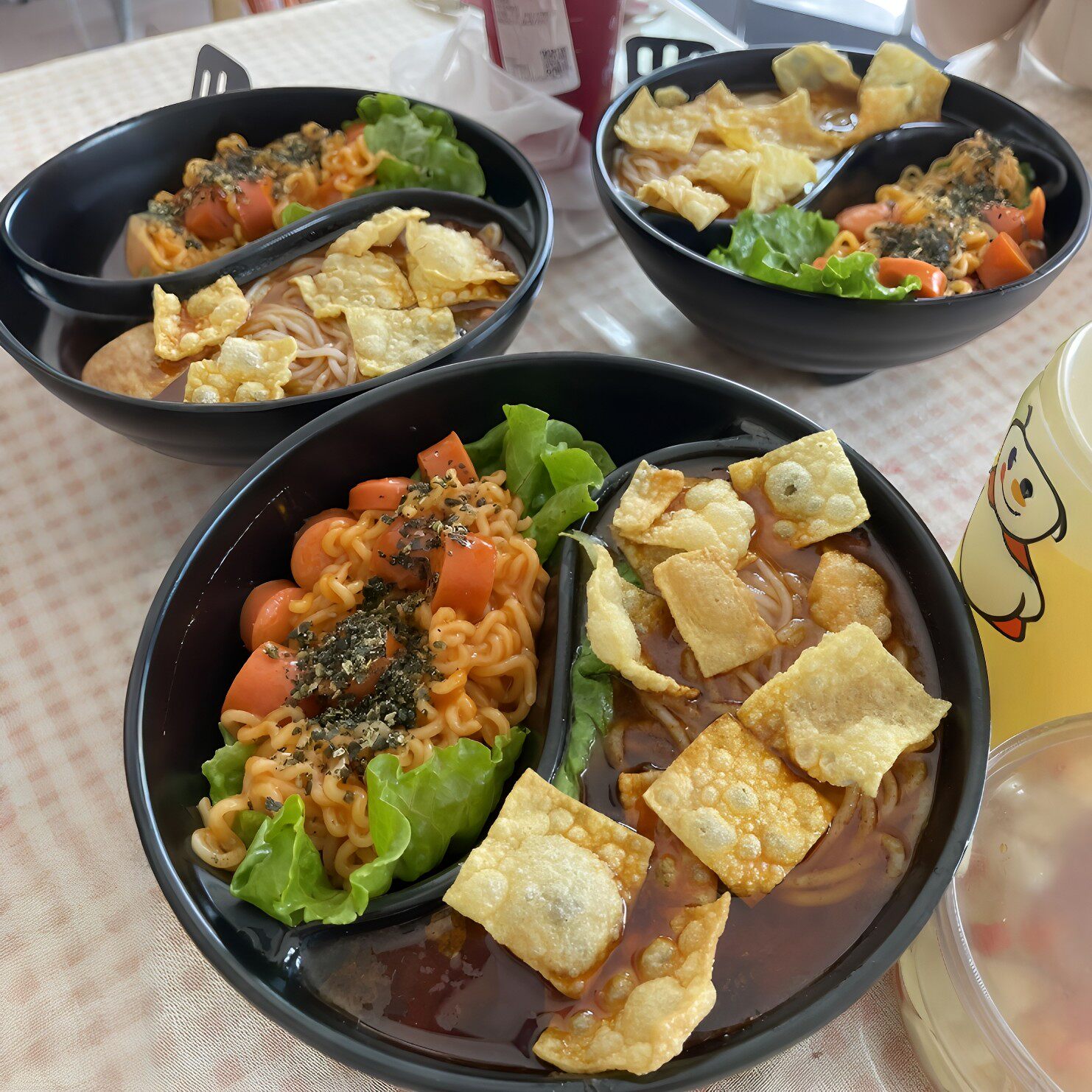 螺蛳粉双拼火鸡面！密胺双拼鸳鸯碗饭店商用圆形分格汤碗耐用抗摔