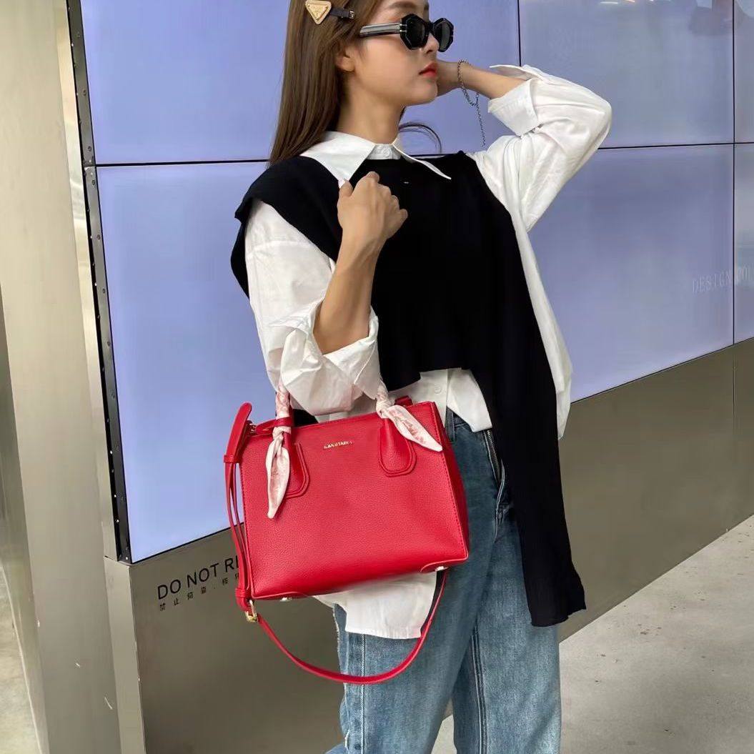 2026春夏新款手提托特包气质高级感通勤大红色婚礼包丝巾戴妃女包