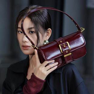 高级感复古小众法棍包2026新款腋下包时尚网红单肩斜挎两用小包潮