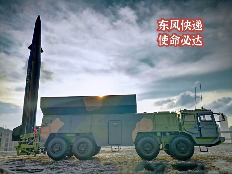 1:30东风15b弹道导弹车模型合金仿真军事摆件战友退伍纪念品热卖