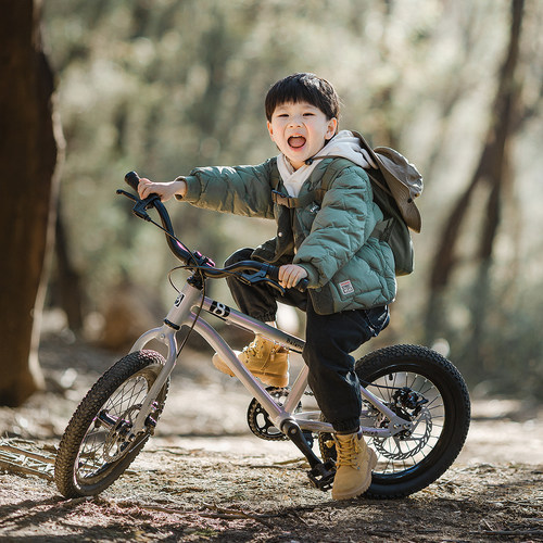 小探险家儿童铝合金超轻自行车