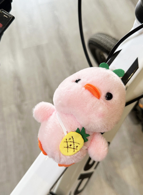 女生山地车粉色小鸭挂件玩偶