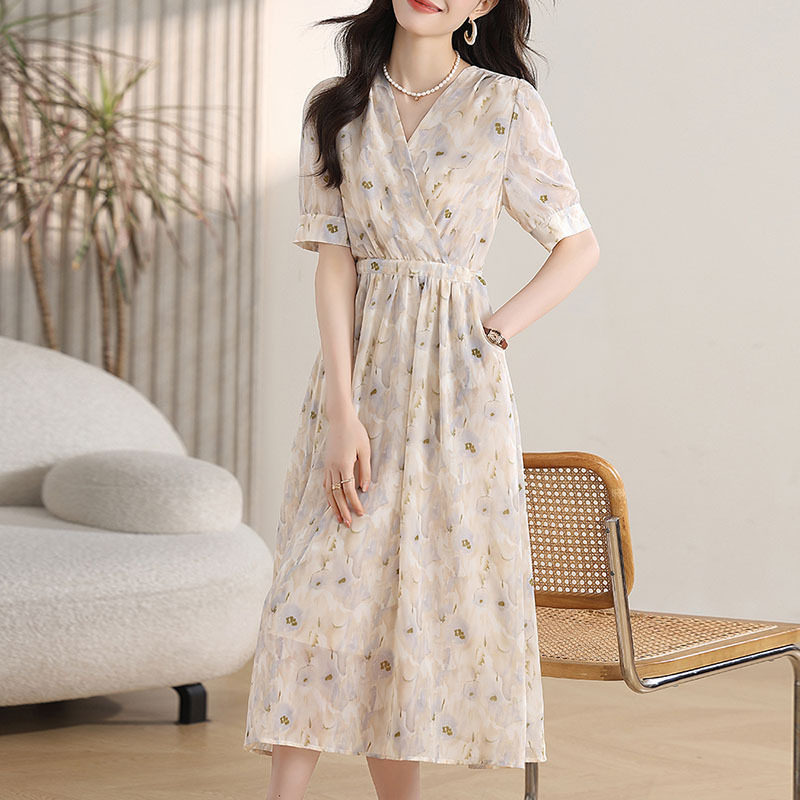 中长款碎花连衣裙女2025新款夏季女装收腰长裙雪纺v领气质a字