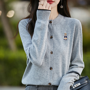 毛衣外套上衣 单排扣圆领长袖 精致刺绣小熊针织开衫 女春秋2026新款