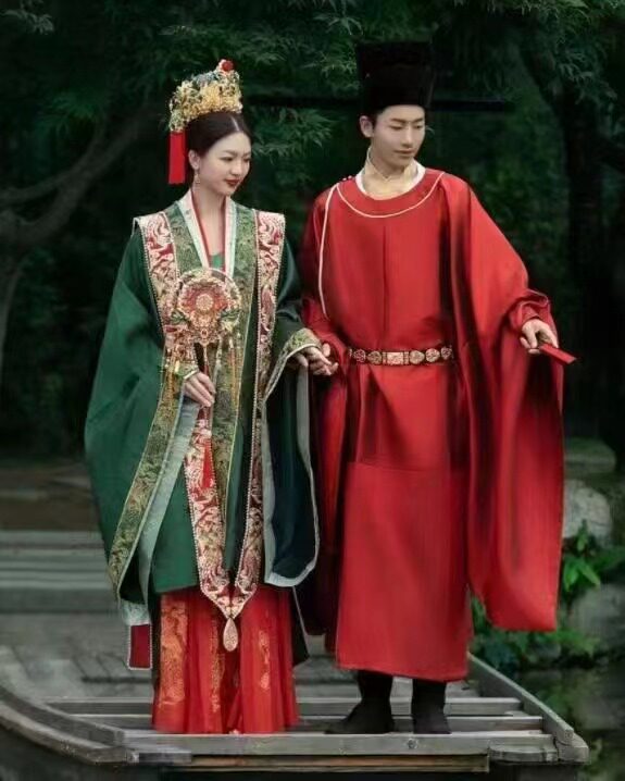 婚服2024年新款新娘蟒袍套装中式男红女绿知否知否