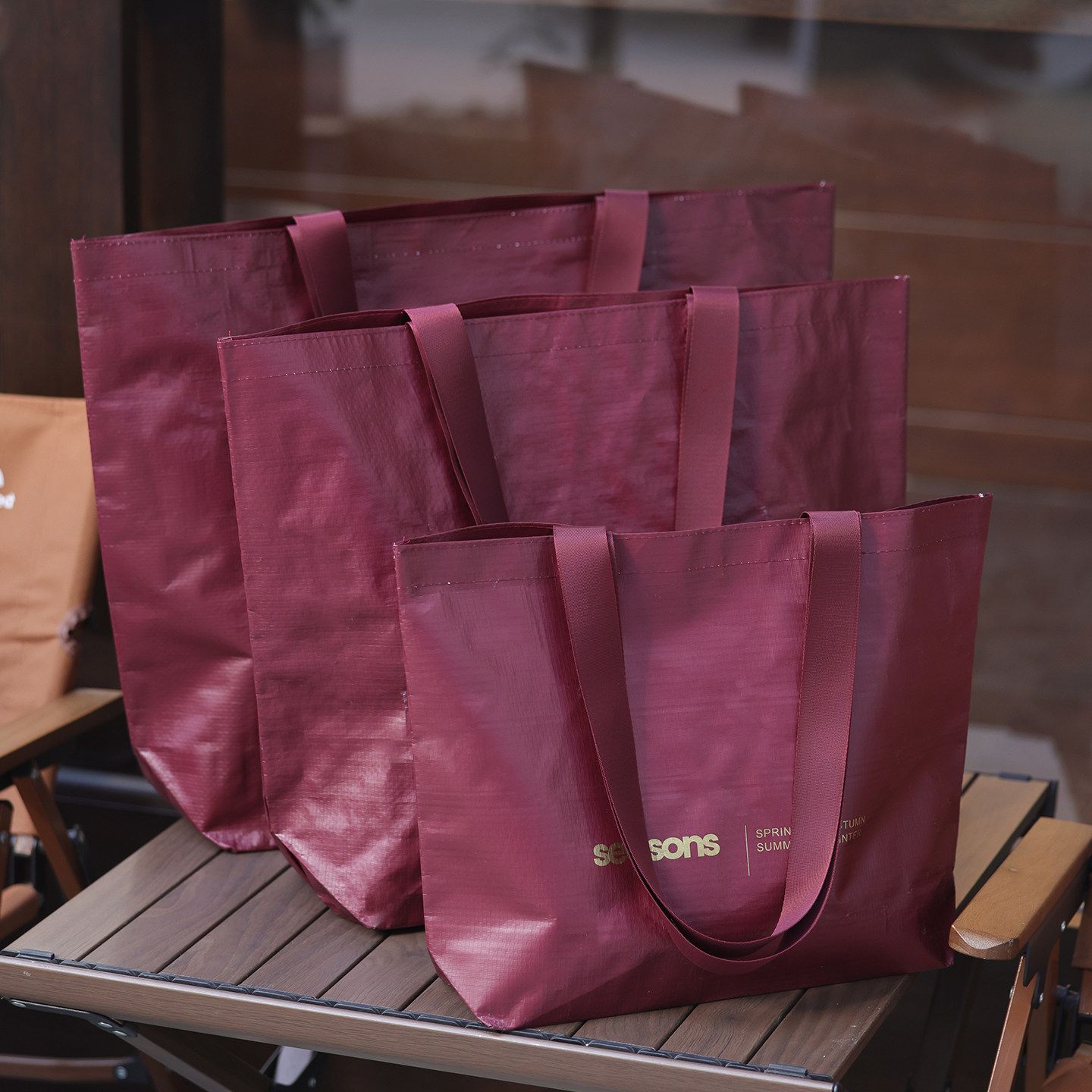 梅洛红覆膜编织手提袋服装店手提袋防水购物袋定制logo礼品袋现货