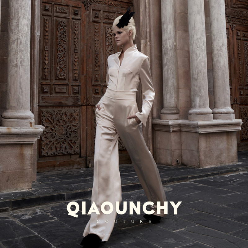 黄金分割线 QIAOUNCHY俏云曦|杏色高级缎面法式高腰垂坠感阔腿裤