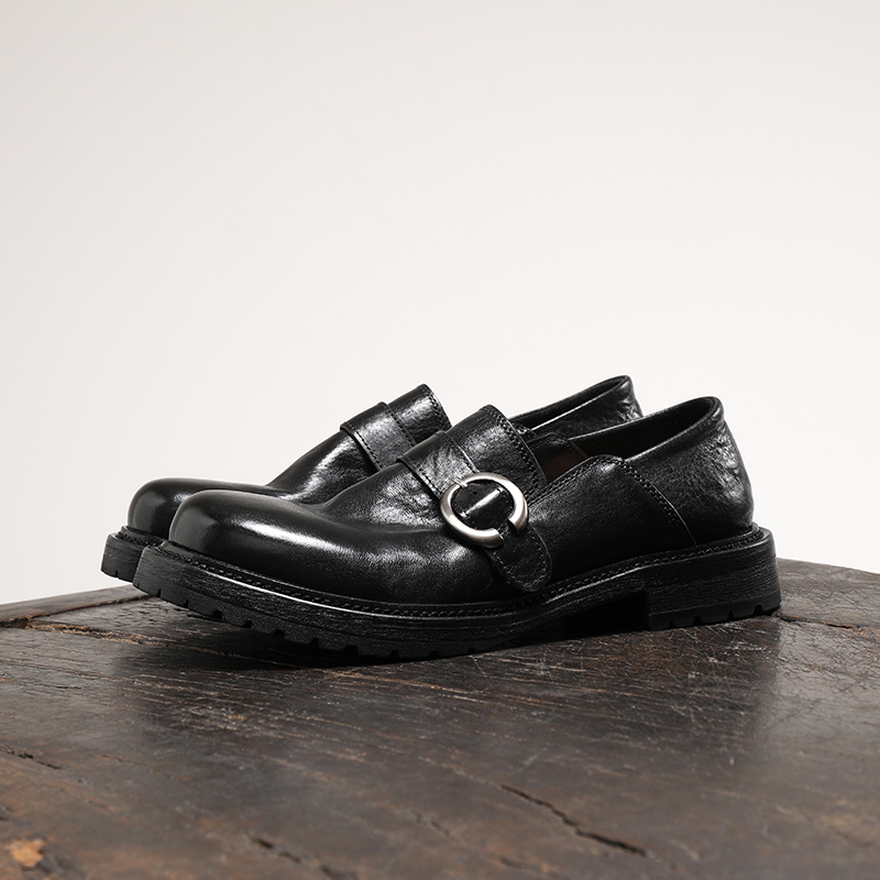 水洗马皮透气搭扣乐福鞋