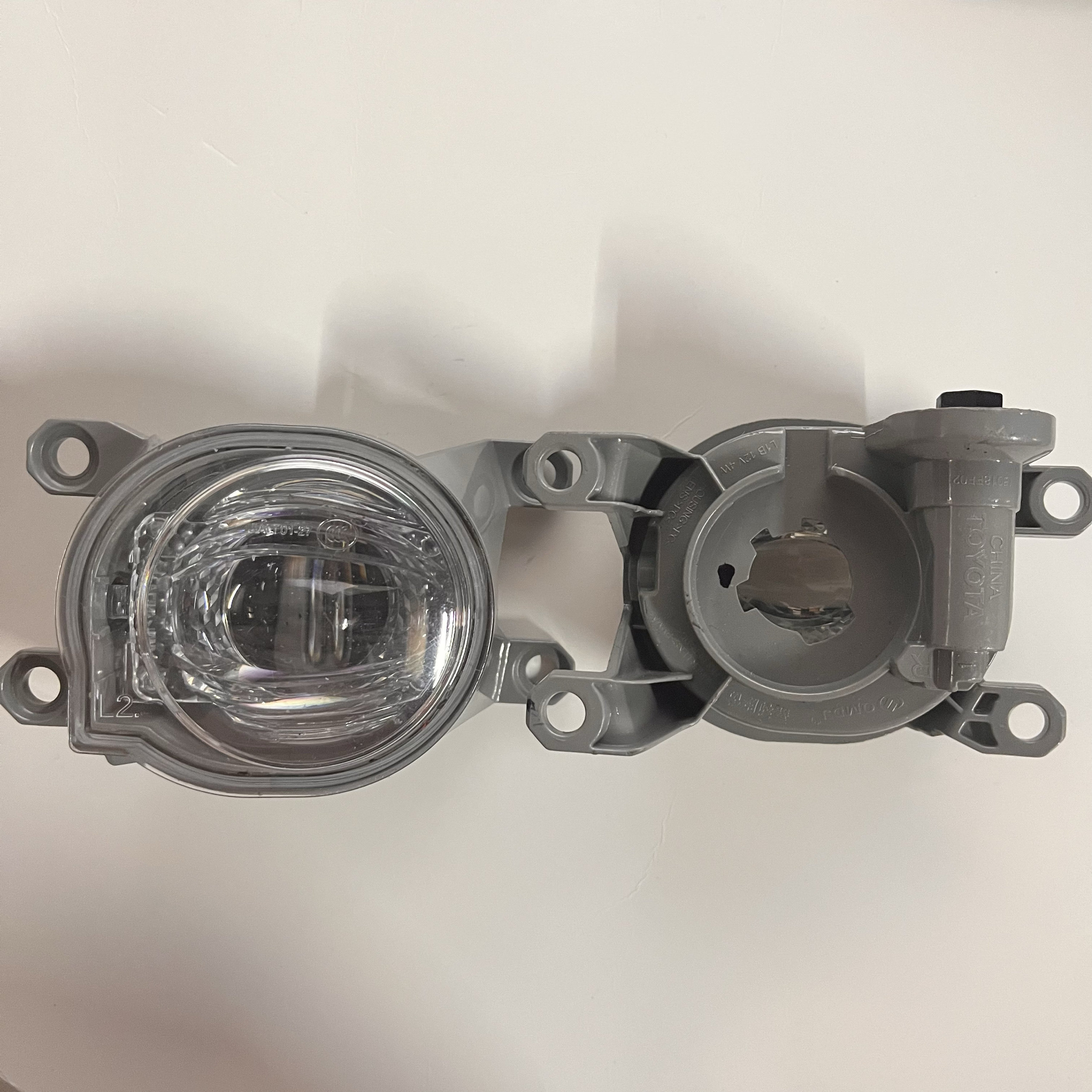 24款塞纳前雾灯威兰达雷凌chr锋兰达皇冠陆放前雾灯灯壳led雾灯