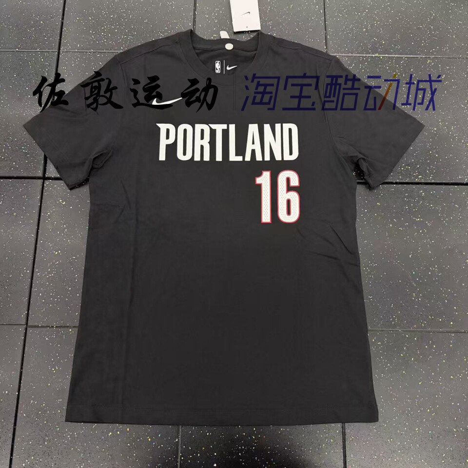 Nike/耐克 波特兰开拓者队NBA杨瀚森男子棉质短袖T恤 IV0566-015