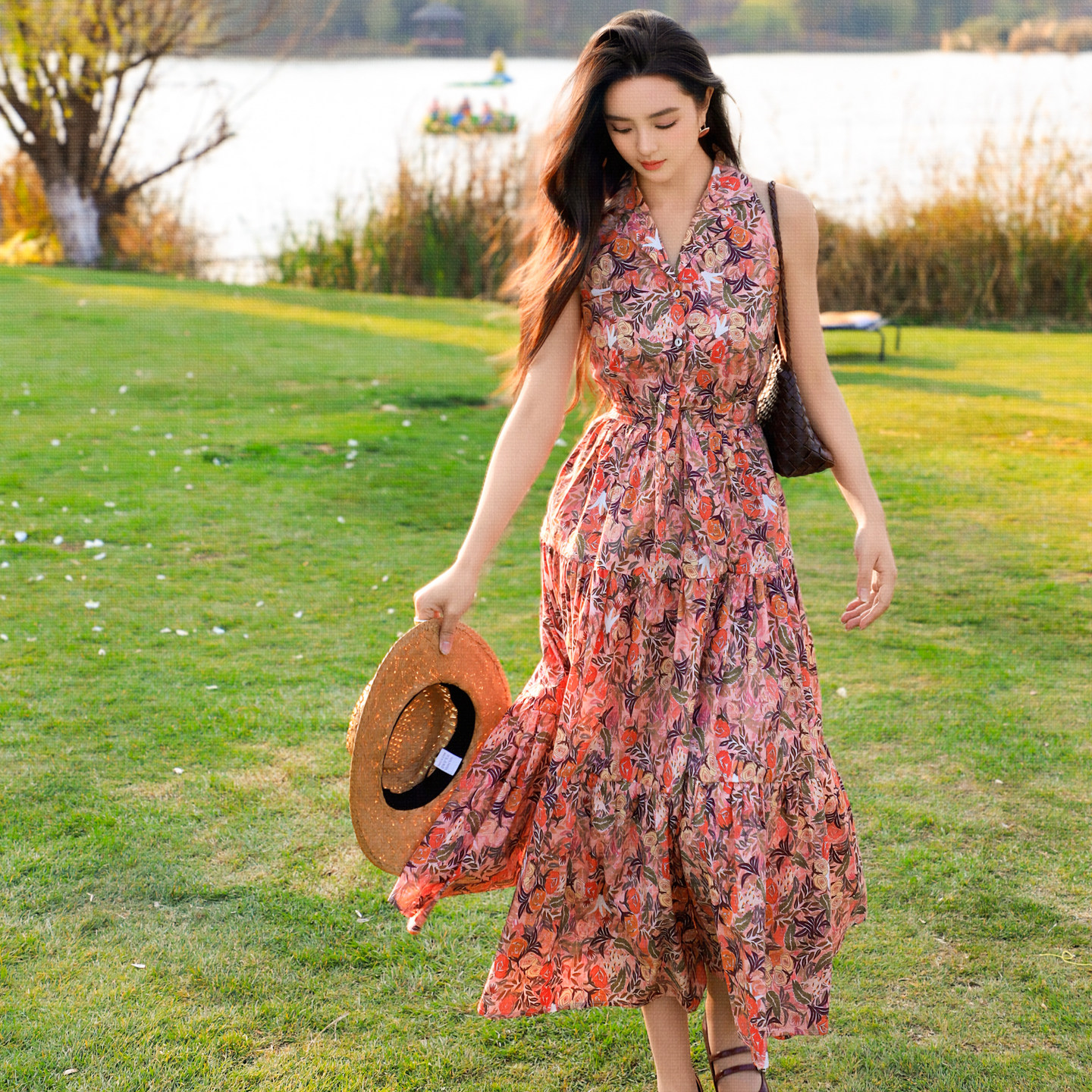 JUJU定制26夏新款度假风玫瑰花连衣裙复古大摆碎花无袖挂脖长裙女