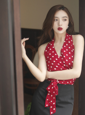 juju姐姐风复古削肩红色小上衣V领小心机性感醋酸港风无袖女上装