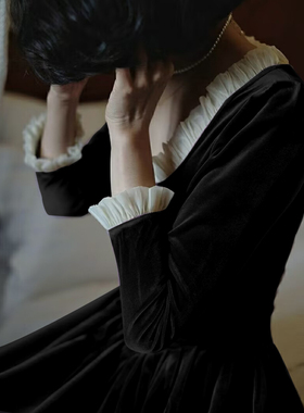 秋冬季法式复古丝绒连衣裙宫廷风收腰显瘦茶歇裙黑色打底裙赫本女