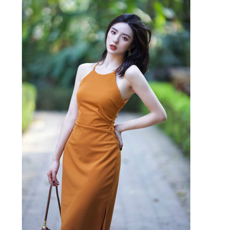 法式复古挂脖性感茶歇连衣裙包臀