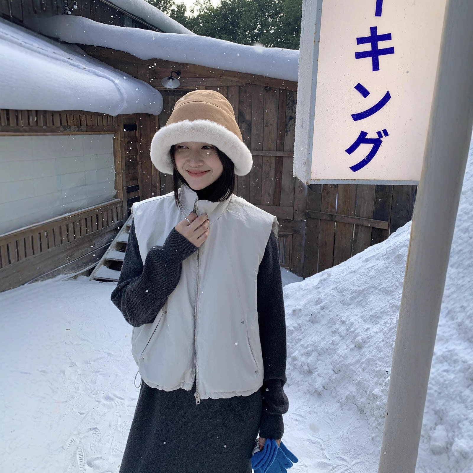 MISS密思家 秋冬韩系简约风温柔经典百搭显瘦小贴标棉服马甲