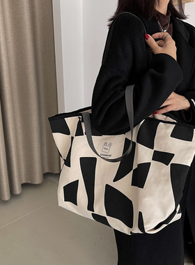 2026新款潮印花几何图大包单肩大容量女包手提轻薄休闲帆布托特包