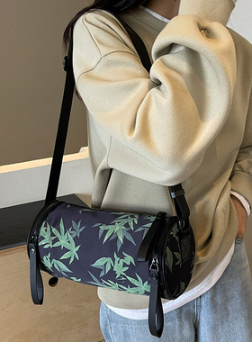 中国风水桶包包女2025新品时尚单肩轻便布新中式印花文艺风斜跨包