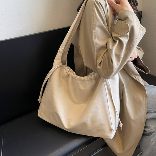 韩版休闲帆布包包女2026新款大容量单肩斜挎包上课抽绳通勤布大包