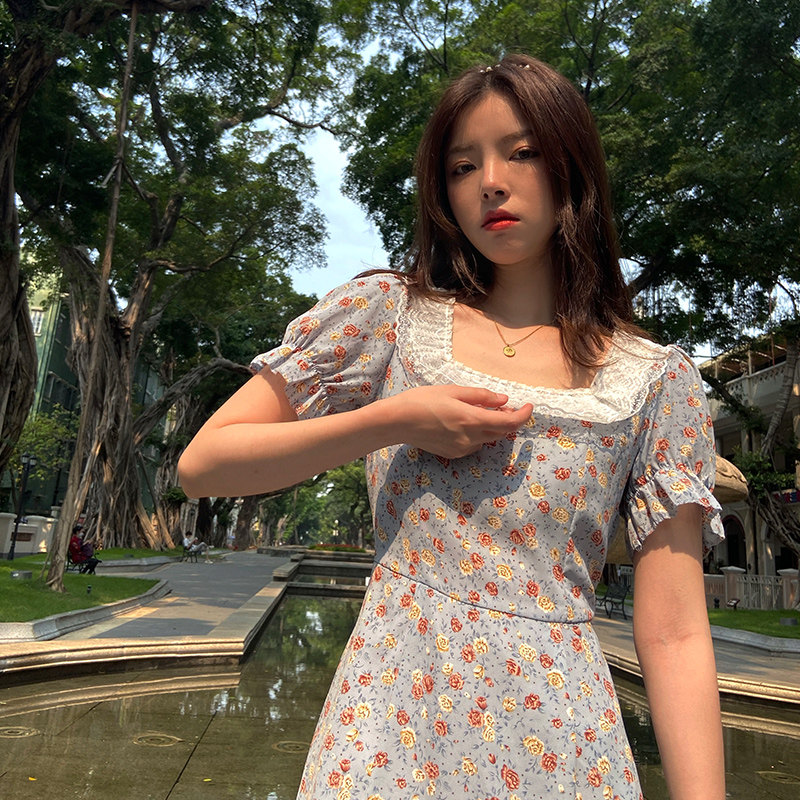 陨石少女法式复古方领短裙子甜美短袖碎花雪纺连衣裙