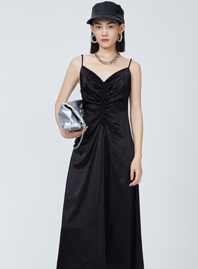 真我永恒2024春季v领吊带小黑裙连衣裙修身长裙女2414D12203吊899