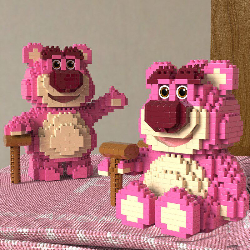 极嘉电影总动员巴斯圣诞草莓熊模型儿童益智男女孩拼插装积木玩具