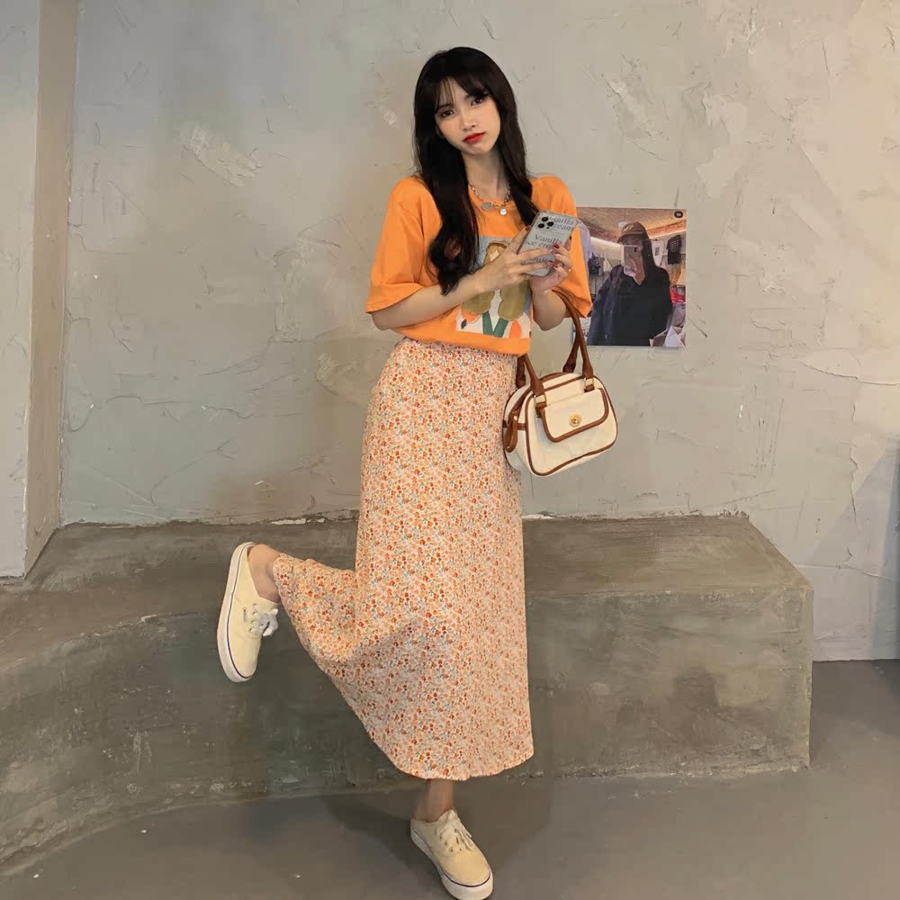 Real price ~ Korean version loose age reduction cute girl print short sleeve T-shirt + high waist floral versatile skirt