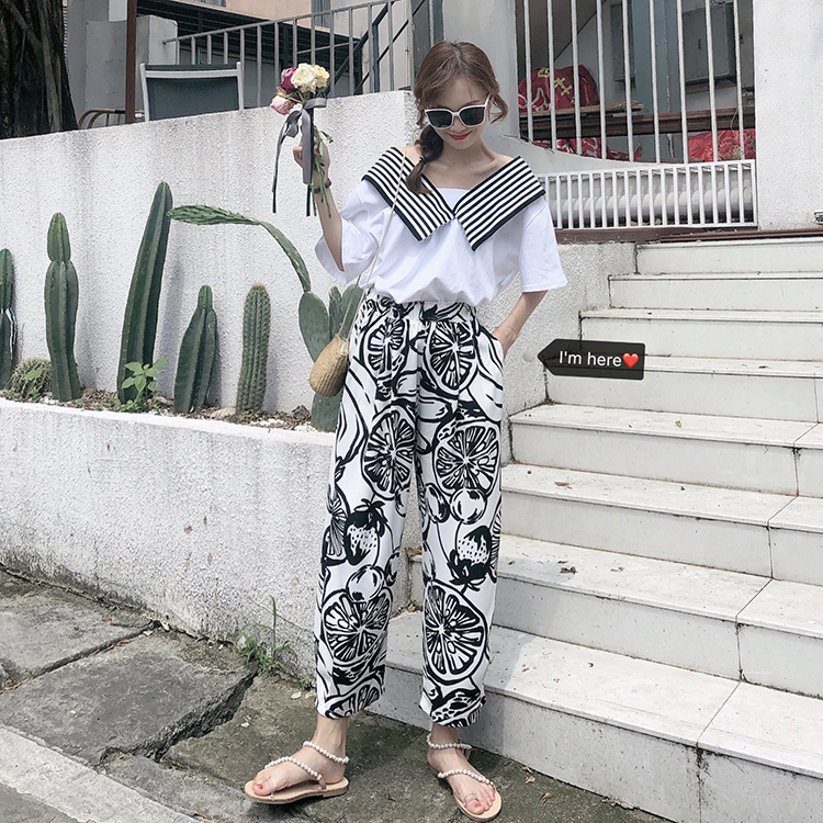 Real price striped Navy collar short sleeve T-shirt + Wide leg pants with black and white pattern