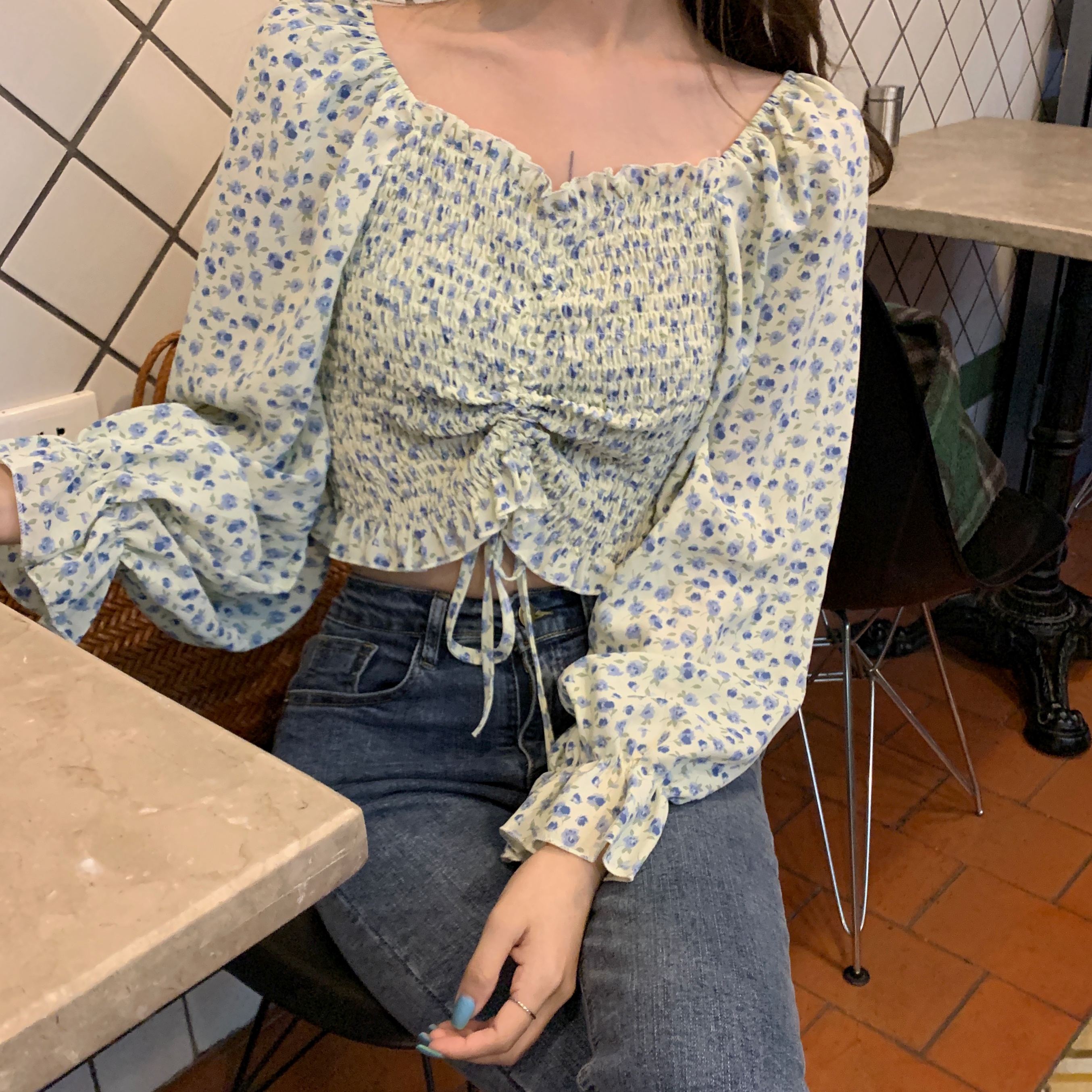 Real price retro French floral one shoulder top women's leaky shoulder super fairy short drawstring chiffon shirt