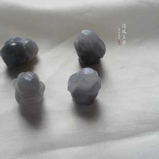 可爱立体祈祷兔子 小挂件 水墨色 和田玉