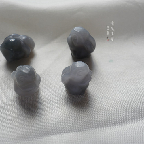 立体可爱兔子清风玉翠和田玉