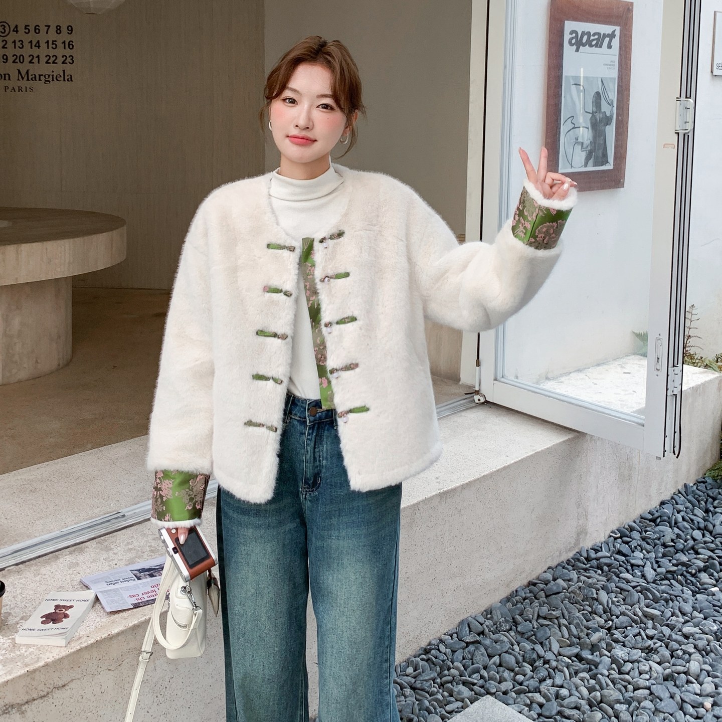 新中式国风皮毛一体毛绒外套女2025冬季新款复古提花加厚盘扣上衣,女装短外套,浙宝208