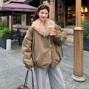 新款!90绒卡其绿色毛毛翻领派克羽绒服B208-9090-P275K368，女装羽绒服，浙宝208